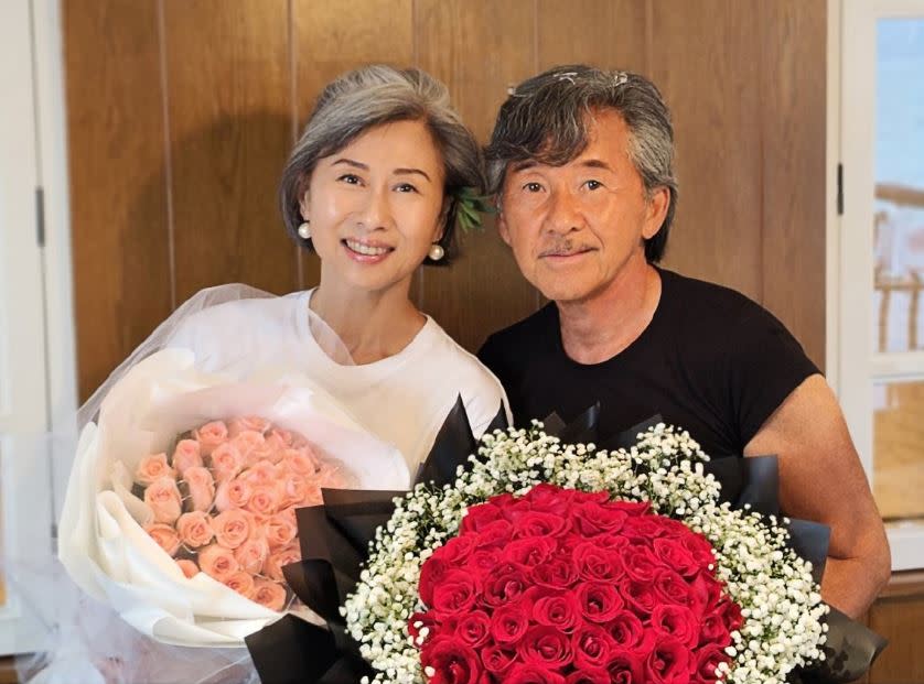 林子祥、葉蒨文慶祝結婚26週年。（圖／翻攝自葉蒨文微博）