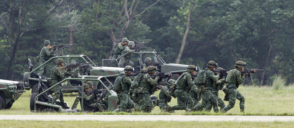 Taiwanese soldiers take position during a military drill in Taoyuan city, Nothern Taiwan, Tuesday, Oct. 9, 2018.(AP Photo/Chiang Ying-ying)