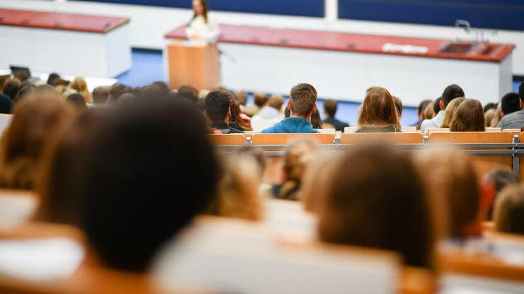 Der Bund will den Ausbau von Studienplätzen mit Milliardenmitteln fördern – doch die Hochschulen schaffen es kaum, das Geld auszugeben. Foto: dpa