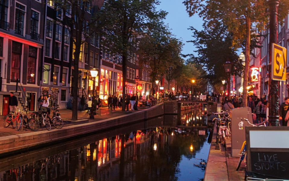 Amsterdam at night: canals, clubs, cocktails - what more could you want?