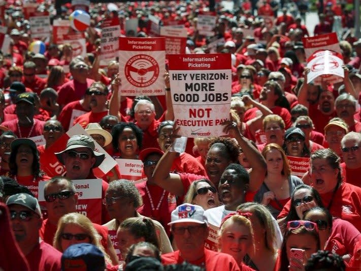 Verizon workers take part in a rally as they negotiate a union contract in New York July 25, 2015. REUTERS/Eduardo Munoz