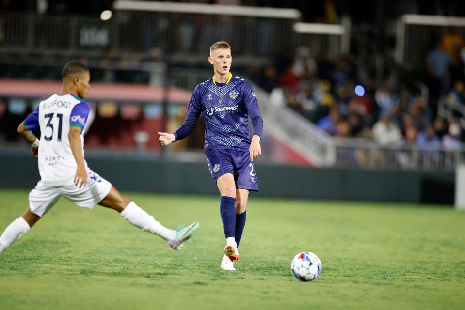 El Paso Locomotive Brandon Craig controls the ball as Hartford forward Deshane Beckford challenges Saturday at Southwest University Park