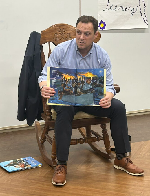 Chillicothe Mayor Luke Feeney was a special guest reader at the Chillicothe Intermediate School Literacy Night event