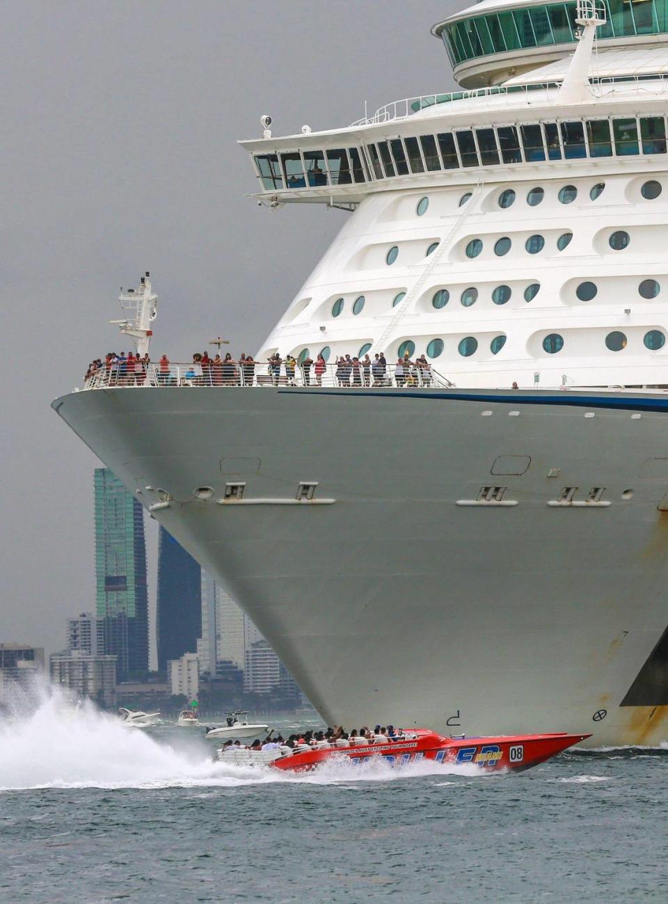 El crucero Explorer of the Seas sale al mar desde PortMiami el sábado 25 de junio de 2022.