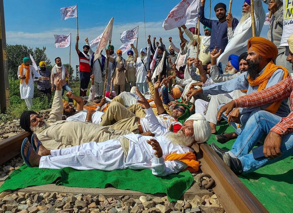 <div class="paragraphs"><p>Amritsar: Farmers block railway tracks as part of the Samyukt Kisan Morchas rail roko protest demanding the dismissal and arrest of Union Minister Ajay Misra in connection with the Lakhimpur Kheri unrest</p></div>