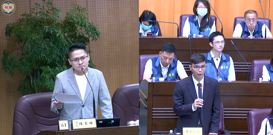 桃園市議員陳韋曄(左)質詢體育局長許彥輝(右)。圖：翻攝自桃園市議會