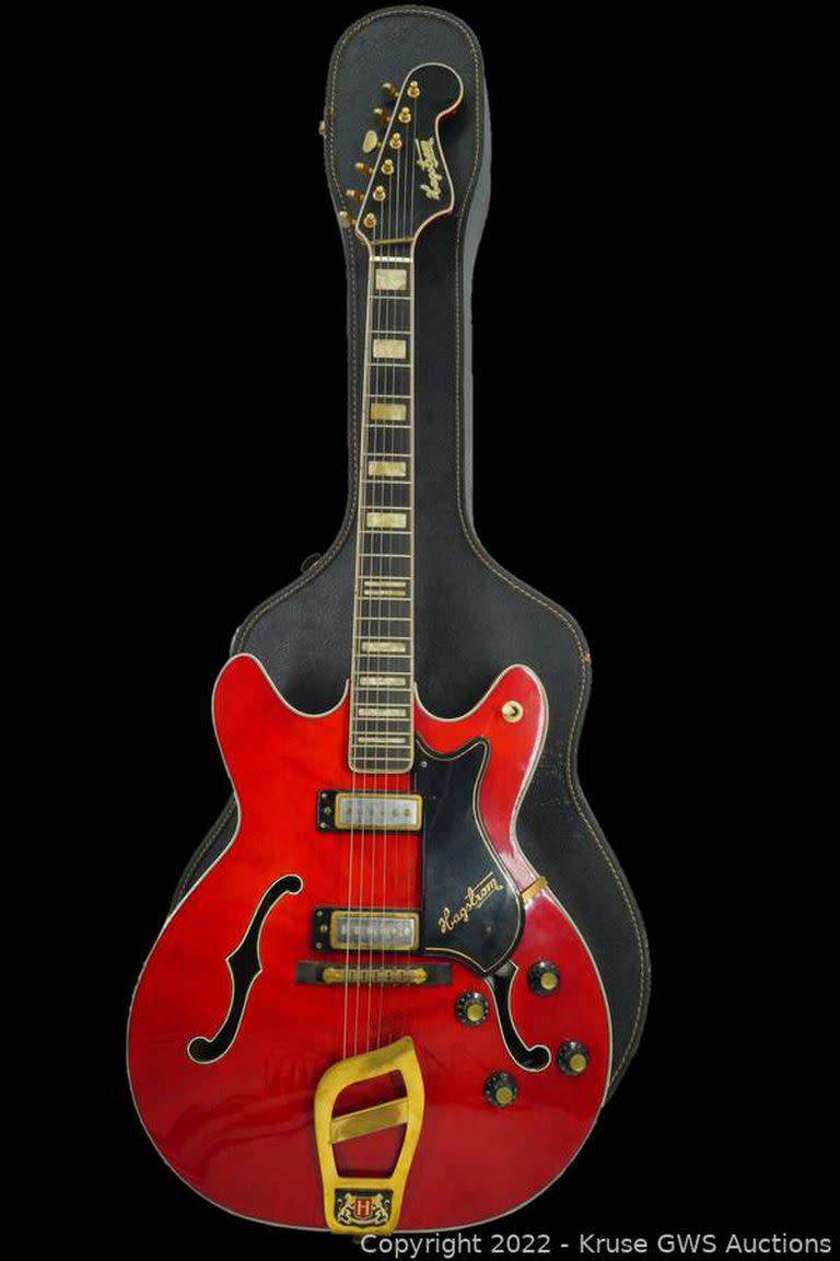 La guitarra V-2 que tocó el Elvis Presley en su recordado especial de regreso a la televisión, en 1968, fue cotizada en US$750.000 (Foto: gwsauctions.com)