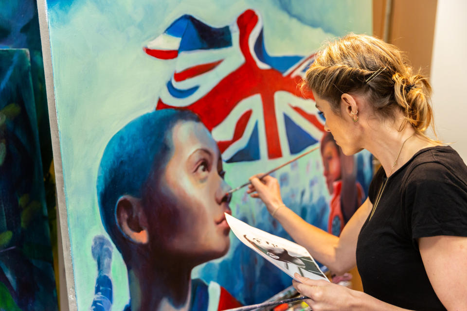 Triathlete turned full-time artist Vanessa Raw was commissioned by Purplebricks to produce a painting for the Home Support campaign - presented to Goodfellow in a special surprise                               