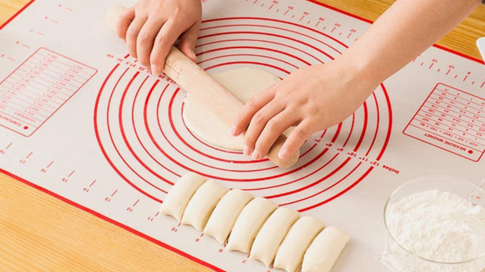 Gifts for bakers: Large Silicone Pastry Measurement Mat