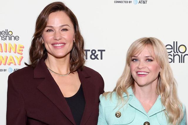 Jennifer Garner Said She and Reese Witherspoon Did Cardio Dance Together:  'We Broke Her Foot, But She Kept Going' - Yahoo Sports