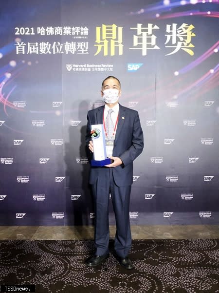台灣中油總經理兼代理董事長李順欽代表受獎。