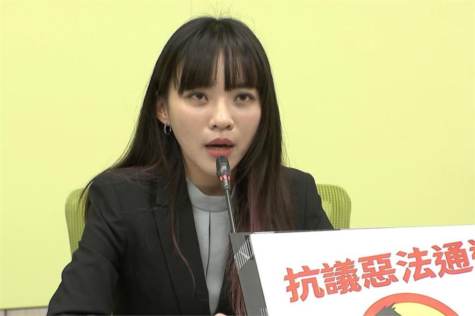 羅智強批綠委改「書面質詢」偷懶　　黃捷回嗆：不是每人都要剪抖音