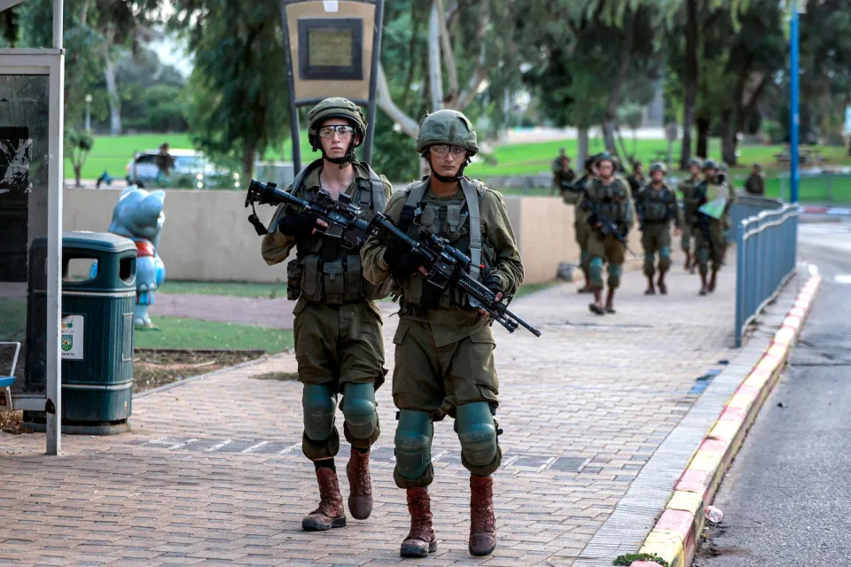 Israeli army soldiers patrol in Sderot, Israel (Menahem Kahan / AFP via Getty Images)