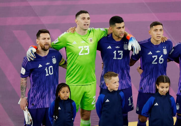 Foto del miércoles del capitán de Argentina Lionel Messi antes del inicio del partido con Polonia