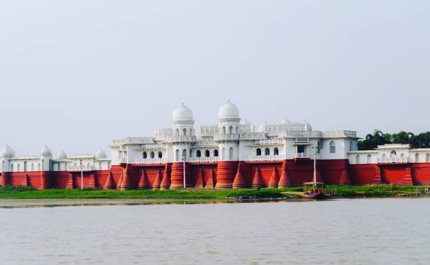 <p>Tripura is home to the only lake palace of north-east, Neermahal. Siting on an area of over 5 kilometer square, the royal palace displays the grandeur of the royals who once inhabited this grand palace. The erstwhile property of Maharaja Bir Bikram Kishore Manikya was built in 1930 and is a fabulous historical spot for those interested in the tales of the years gone by. If you visit Neermahal don’t miss to see the light and sound show. </p>
