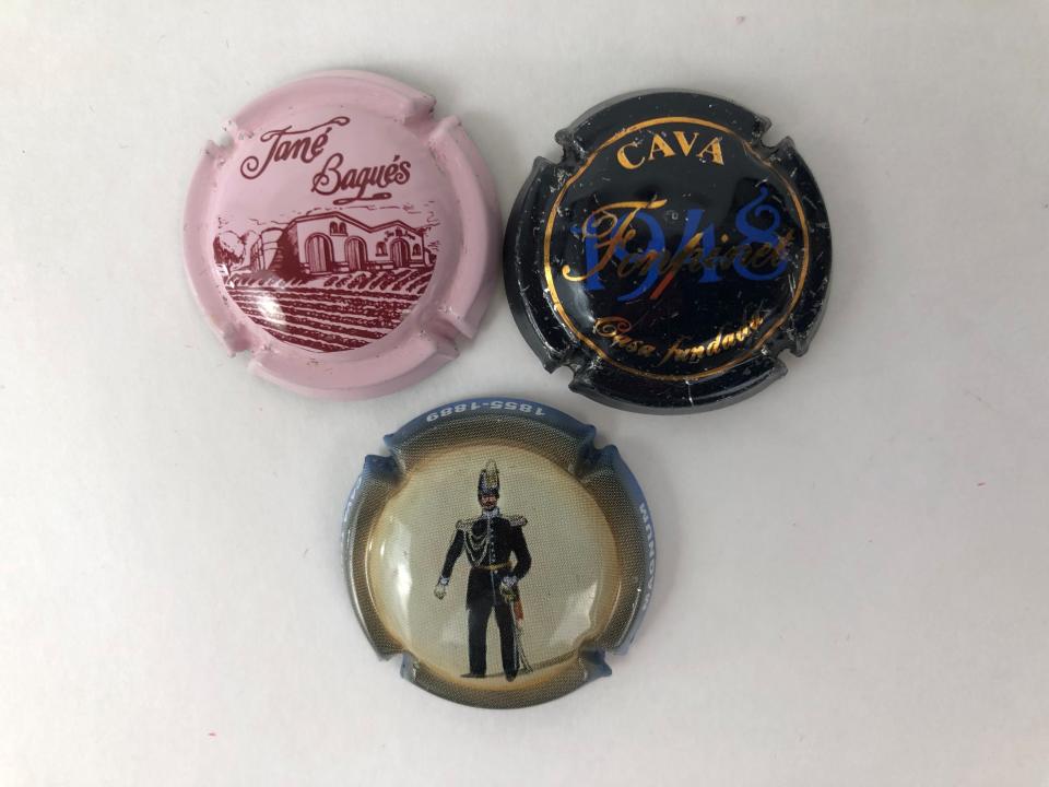 Rather surprisingly, brand names are often not the featured element on champagne caps.