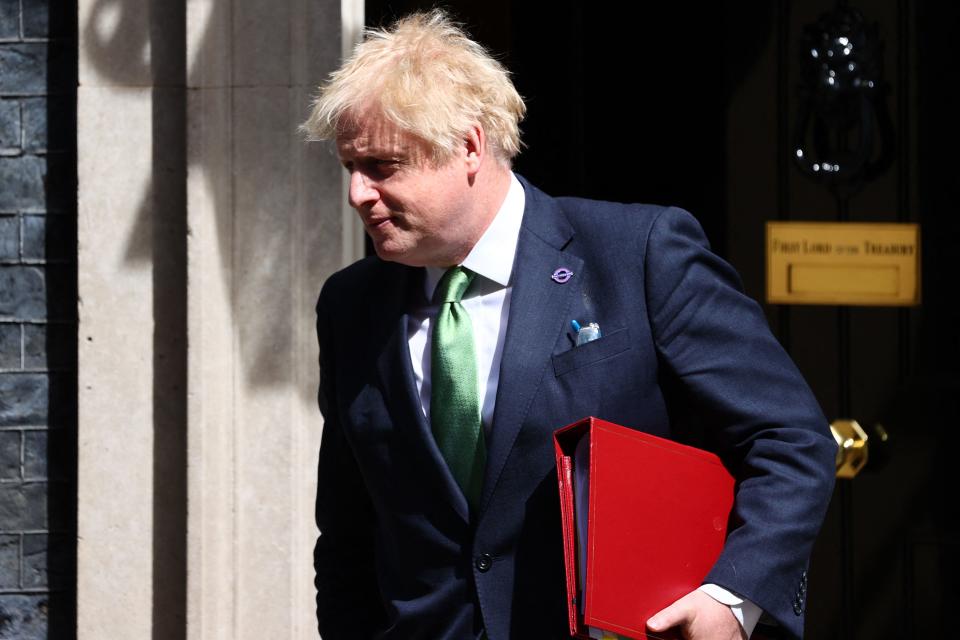 Boris Johnson quiere cambiar el Protocolo firmado por Reino Unido con la UE. (Photo by ADRIAN DENNIS/AFP via Getty Images)