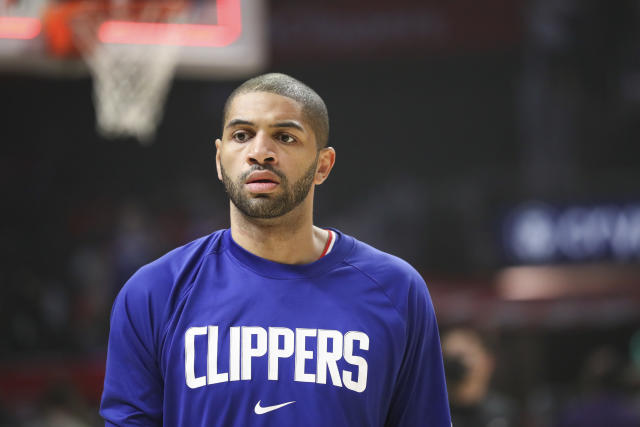 LOS ANGELES, CA - MARCH 18: Los Angeles Clippers Forward Nicolas Batum (33)  makes a pass during a NBA game between the Orlando Magic and the Los  Angeles Clippers on March 18