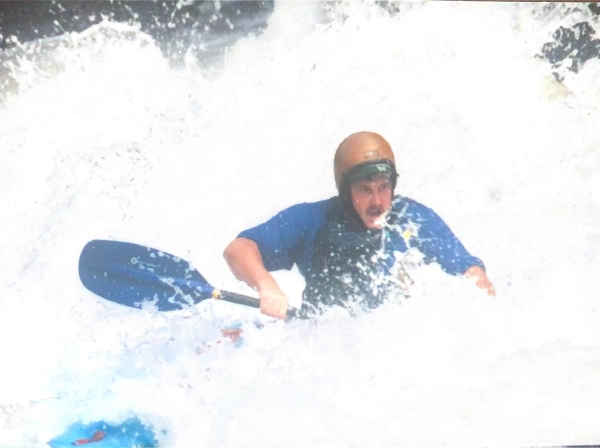 Собственикът на Asheville Zen Tubing Хийт Уайт умира; Запомнен като „стюард“ на French Broad River