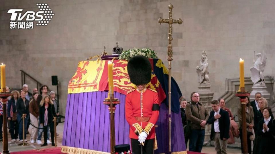 已故英國女王伊莉莎白二世（Queen Elizabeth II）國葬，是全球史上收視率最高的轉播。（圖／達志影像美聯社）