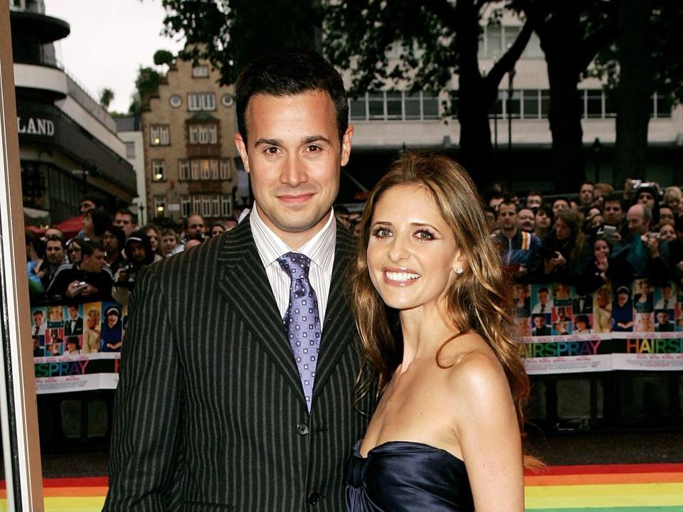 Freddie Prinze Jr. and Sarah Michelle Gellar at an event