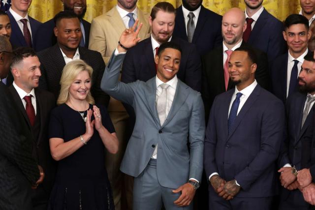 President Biden hosts Astros, says he can relate to Dusty Baker, oldest  manager to win World Series - ABC News