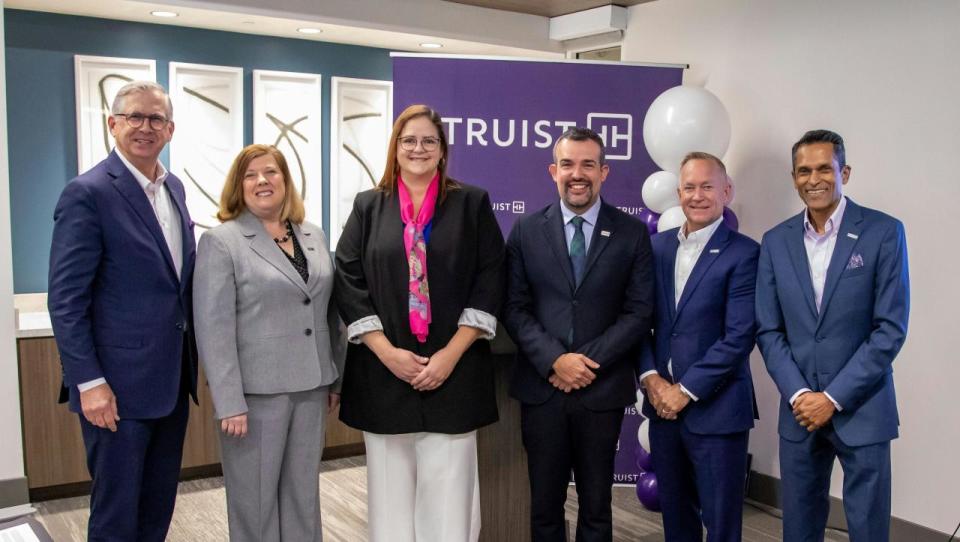 Leaders gathered in Tampa to celebrate a $250,000 grant from Truist Foundation to UnidosUS to expand its Latinx in Business program on Thursday, Nov. 9, 2023. (L-R: Bill Rogers, Chairman and CEO, Truist Financial; Renee Villanueva, Director of Governance, Truist Foundation; Ileana Cintrón, Chief Economic Empowerment Strategist, Enterprising Latinas; Luis Quiñones, Deputy Vice President for Workforce Development and Adult Education, UnidosUS; Steve Fisher, Regional President - Florida North, Truist Financial; Iwan Mohamed, Market President - Tampa Bay Area, Truist Financial)