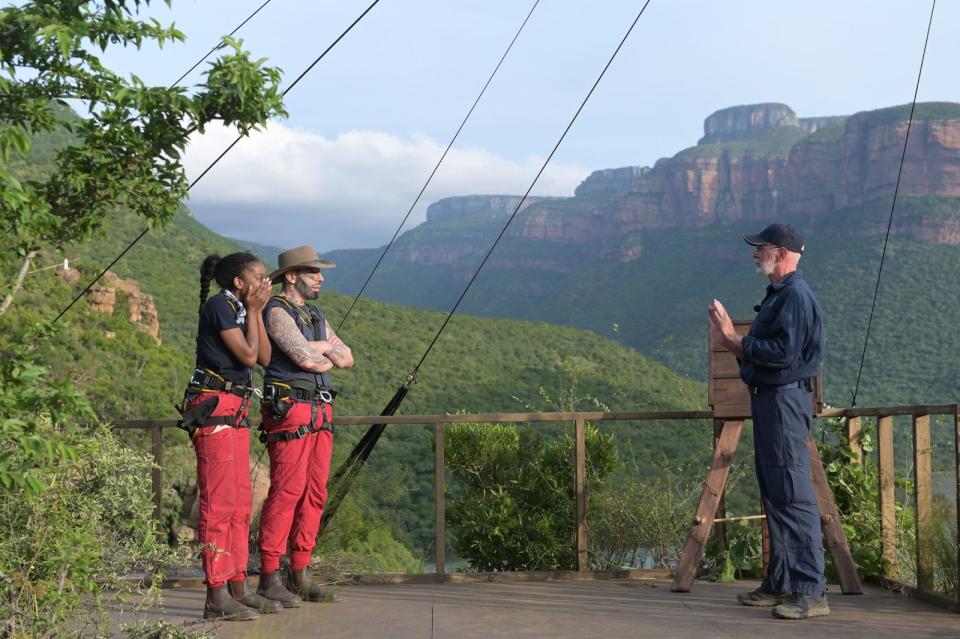 <p>Todesängste stehen Linda Nobat und Harald Glööckler an Tag 5 vor ihrer Dschungelprüfung aus: Sie sollen 100 Meter über dem Blyde River Canyon in ein Netz springen. Dr. Bob sagt: Die Todesängste sind berechtigt! Die Prüfung wird abgesagt - ein Novum in der Dschungelcamp-Geschichte. Es bläst zu starker Wind in den Canyon. (Bild: RTL / Stefan Menne)</p> 