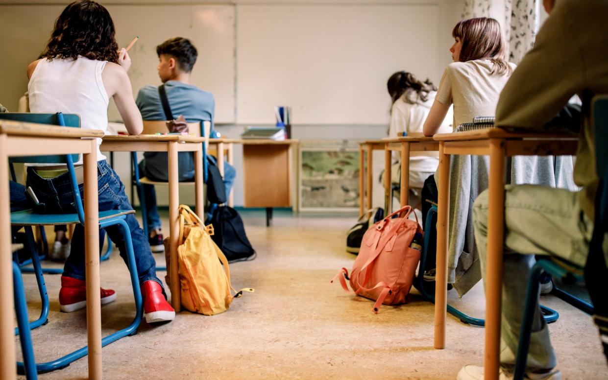 Teenagers in class - Getty Images/Maskot