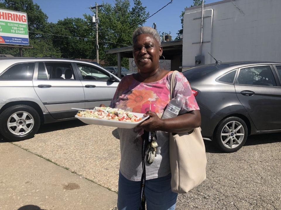 Michele Townes orders a plate of chilindrinas from the Antojitos Bermudez food truck at 21st St. and California Ave.