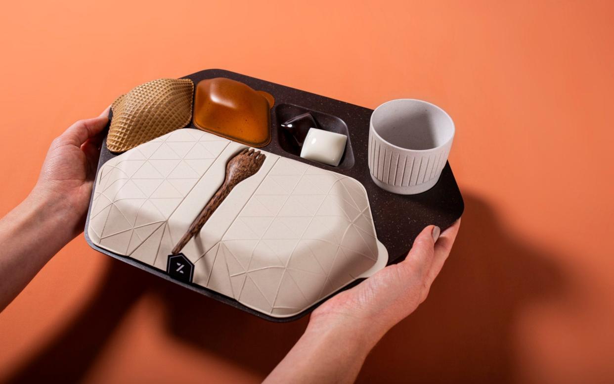 The meal tray is made from coffee grounds, while the desert lid is made from an edible wafer. - PriestmanGoode /PriestmanGoode 