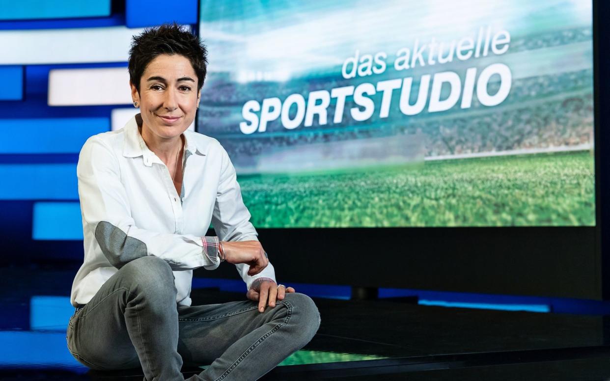 Dunja Hayali begrüßte fünf Jahre lang die Sport-Elite und Branchenspitze als Moderatorin des "aktuellen sportstudios" (ZDF). Nun wolle sie sich voll und ganz auf das "heute journal" und das "moma" konzentrieren. (Bild: ZDF / Jana Kay)