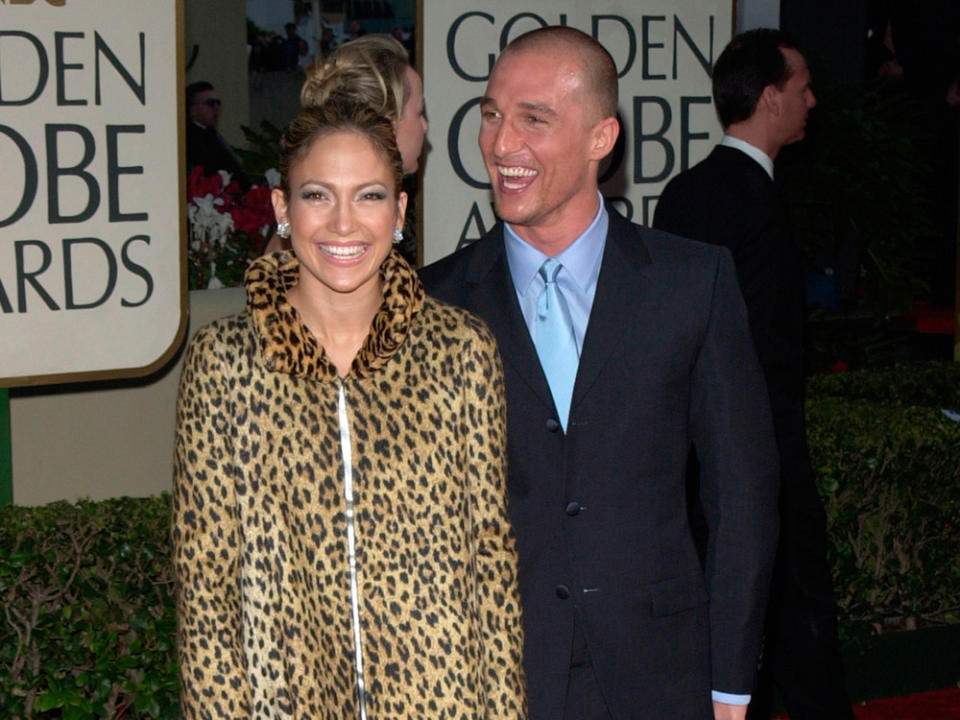 Jennifer Lopez und Matthew McConaughey bei den Golden Globes 2001. (Bild: Featureflash Photo Agency / Shutterstock.com)