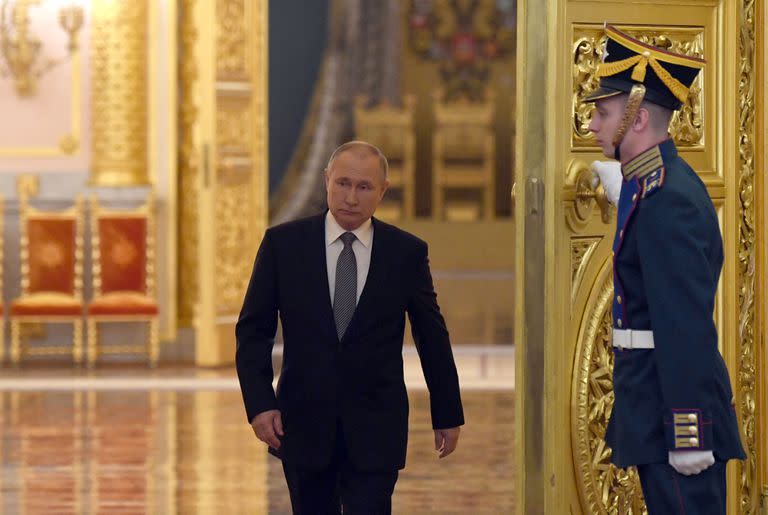 Russian President Vladimir Putin enters a hall to attend a meeting with graduates of the country's higher military schools at the Kremlin in Moscow on June 21, 2022. (Photo by Kirill KALLINIKOV / Sputnik / AFP)