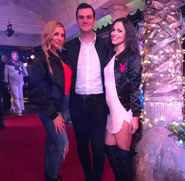 <p>Non sappiamo ancora se Cooper riuscirà a tenere in piedi la “baracca” da solo o se gli altri fratelli interverranno maggiormente. Quel che è certo è che lo stile di vita da Hugh Hefner ce l’ha… nel sangue. (Instagram) </p>