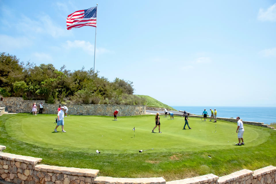 En total, son 17 los campos de golf que posee o administra The Trump Organization. En la imagen, el Trump National Golf Club Los Angeles, situado en Rancho Palos Verdes, California. (Foto: Rodrigo Vaz / Getty Images).