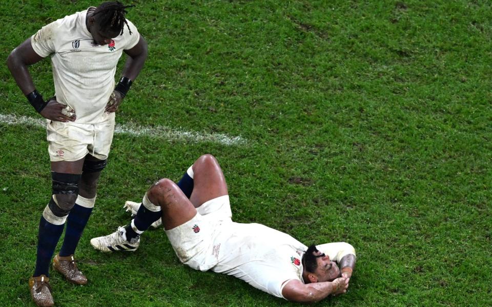 Maro Itoje (left) and prop Kyle Sinckler look dejected after the final whistle