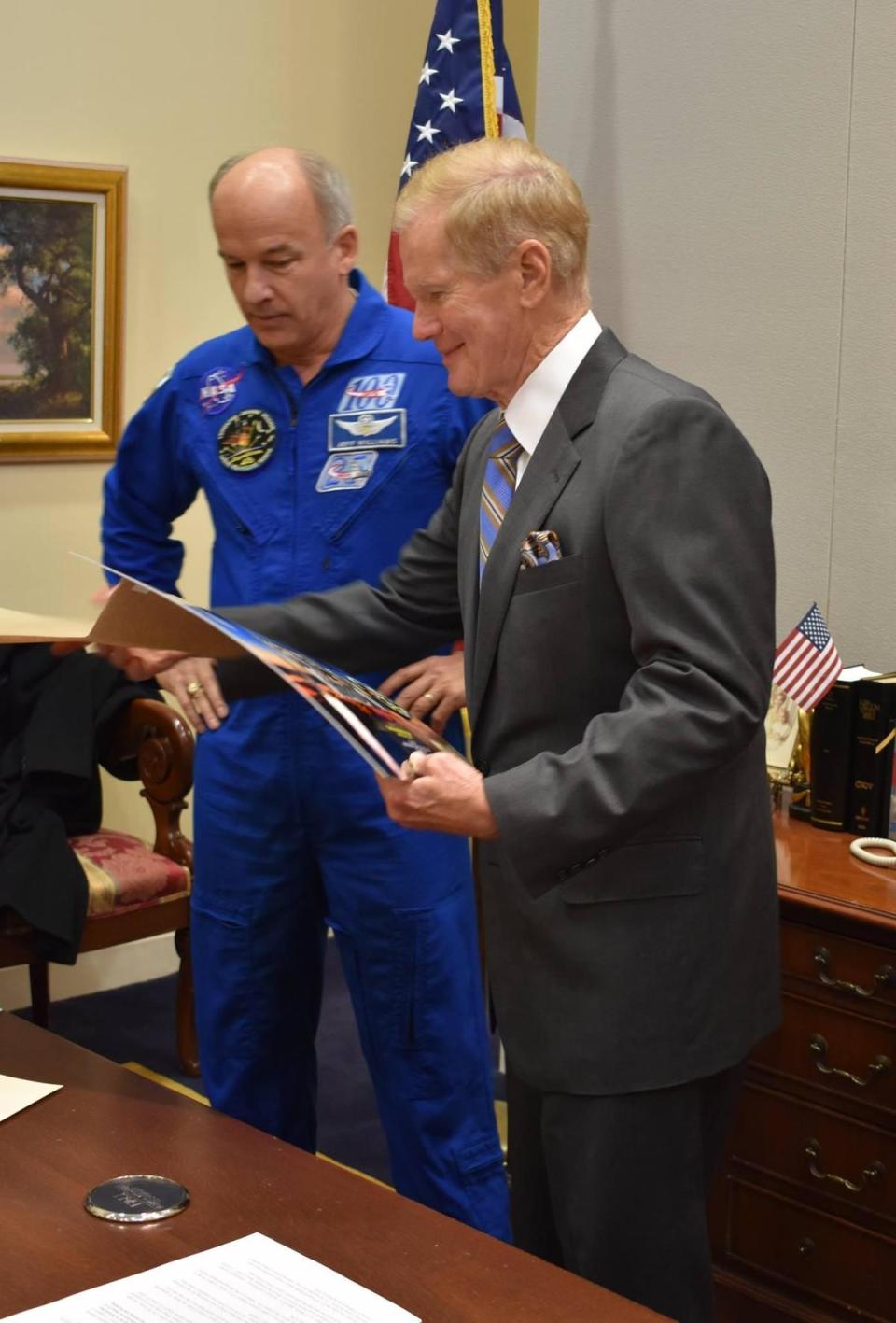 比爾曾獲得拜登總統的提名，在今年正式獲邀擔任NASA局長。（翻攝Bill Nelson Facebook）