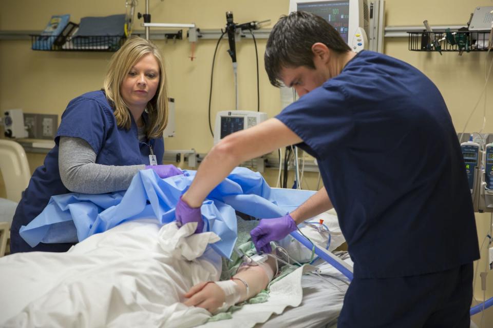 Two organ procurement coordinators work on the body of a potential organ donor at Mid-America Transplant Services in St. Louis. <a href="https://newsroom.ap.org/detail/OrganTransplants/c44be320e3434762b75923c5f8207890/photo?Query=subjects.code:97b84b58814a1004819ddf092526b43e&mediaType=photo&sortBy=&dateRange=Anytime&totalCount=260&currentItemNo=39" rel="nofollow noopener" target="_blank" data-ylk="slk:AP Photo/Whitney Curtis;elm:context_link;itc:0;sec:content-canvas" class="link ">AP Photo/Whitney Curtis</a>