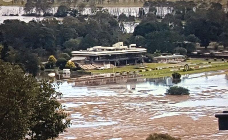 A car was seen moving to higher ground near the grandstand at BIL of Lismore Turf Club. Photo: Twitter/MichaelCutting