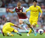 West Ham United's Joe Cole gets between two Cardiff City defenders during the Barclays Premier League match at Upton Park, London.