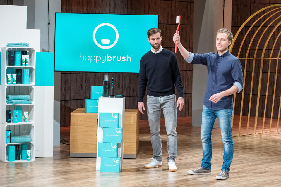 In der vierten Staffel präsentierte Happybrush sein Zahnpflege-Startup bei "Die Höhle der Löwen". - Copyright: RTL / Bernd-Michael Maurer