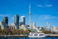 Toronto ist Kanadas Wirtschaftszentrum und nicht weit von den spektakulären Niagara Fällen entfernt. Legendär ist auch die Harbourfront-Stadt, die abends zum Flanieren einlädt. Verdient: Platz 4.