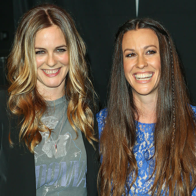 Alicia Silverstone and Alanis Morissette look unrecognizable in this photo from 1995