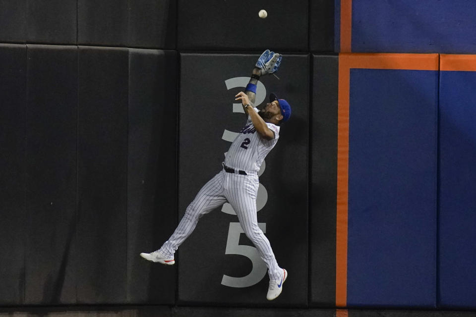 New York Mets' Dominic Smith (2) catches a ball hit by San Francisco Giants' Curt Casali during the fifth inning of a baseball game Thursday, Aug. 26, 2021, in New York. (AP Photo/Frank Franklin II)