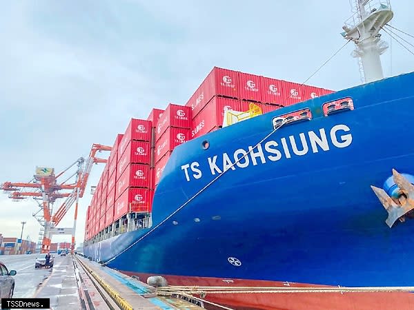 德翔海運船舶TS Kaohsiung，攝於東京港。（圖：德翔海運提供）