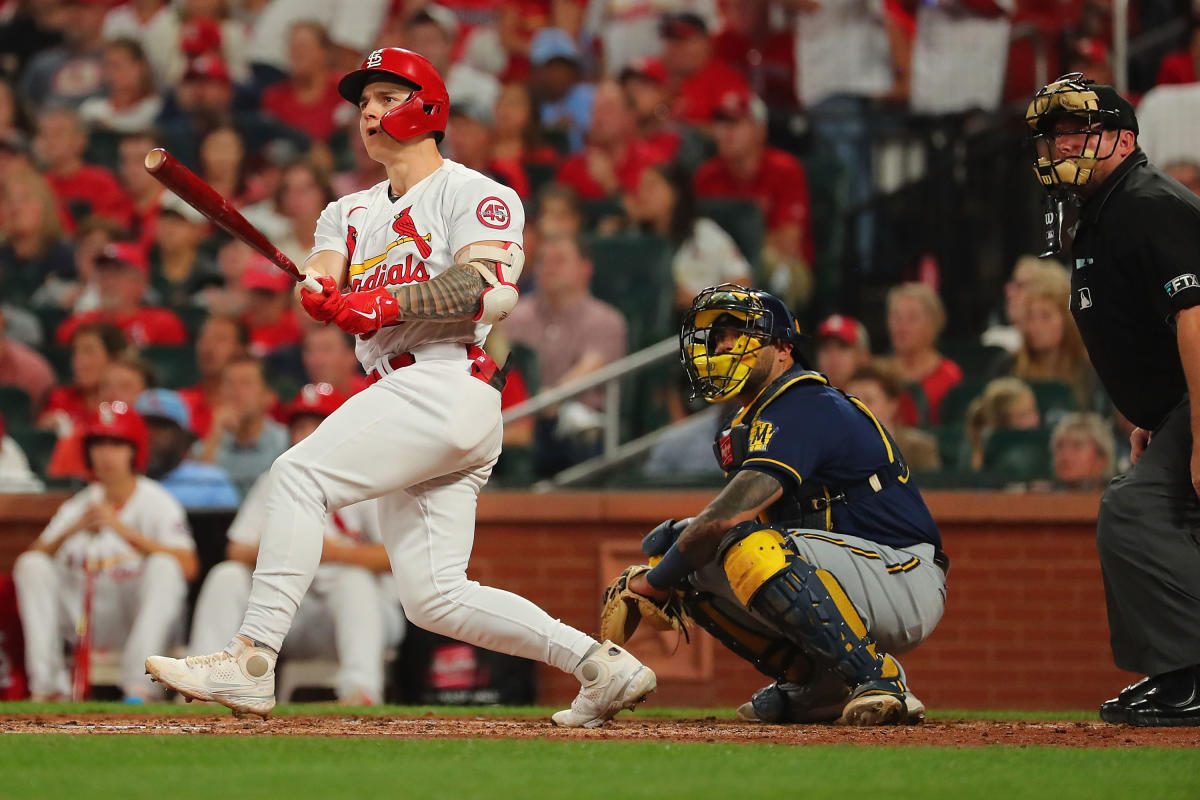 Cardinals beat Brewers for 17th straight win, clinch wild-card spot