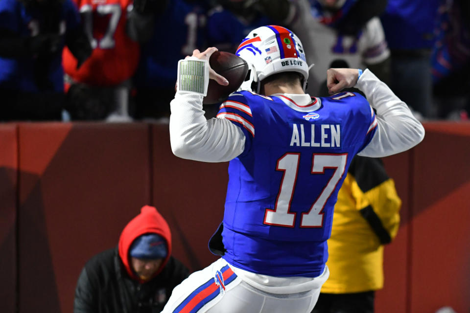 Bills Teammates React To Josh Allens Incredible Run Vs Steelers Yahoo Sports 