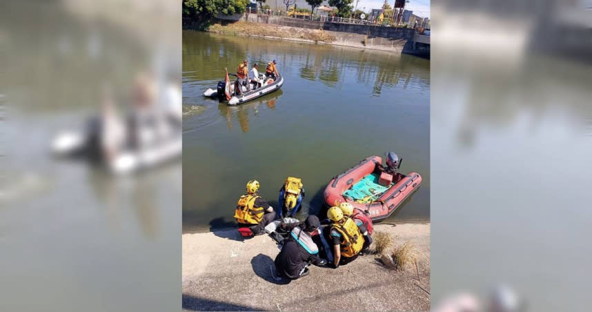 彰化縣警消合力派遣約20名人力下水搜尋，今日上午終於發現身穿紅衣42歲王姓女子的遺體（圖／民眾楊忠勳提供）