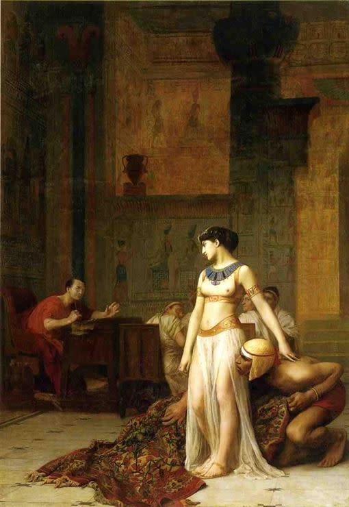 台灣人熟知的「埃及豔后」，本名克麗奧佩脫拉。圖為法國學院派畫家傑洛姆作品《克麗奧佩脫拉與凱撒》（1866）。（圖／翻攝自維基百科）
